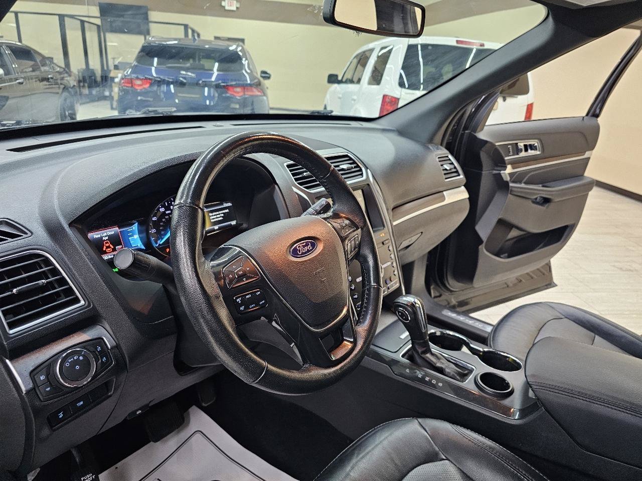 Used 2019 Ford Explorer Limited w/ Class III Trailer Tow Package FWD image 20