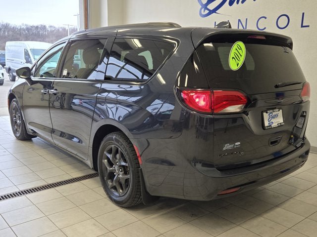 Used 2019 Chrysler Pacifica Touring-L Plus w/ S Appearance Package FWD image 13