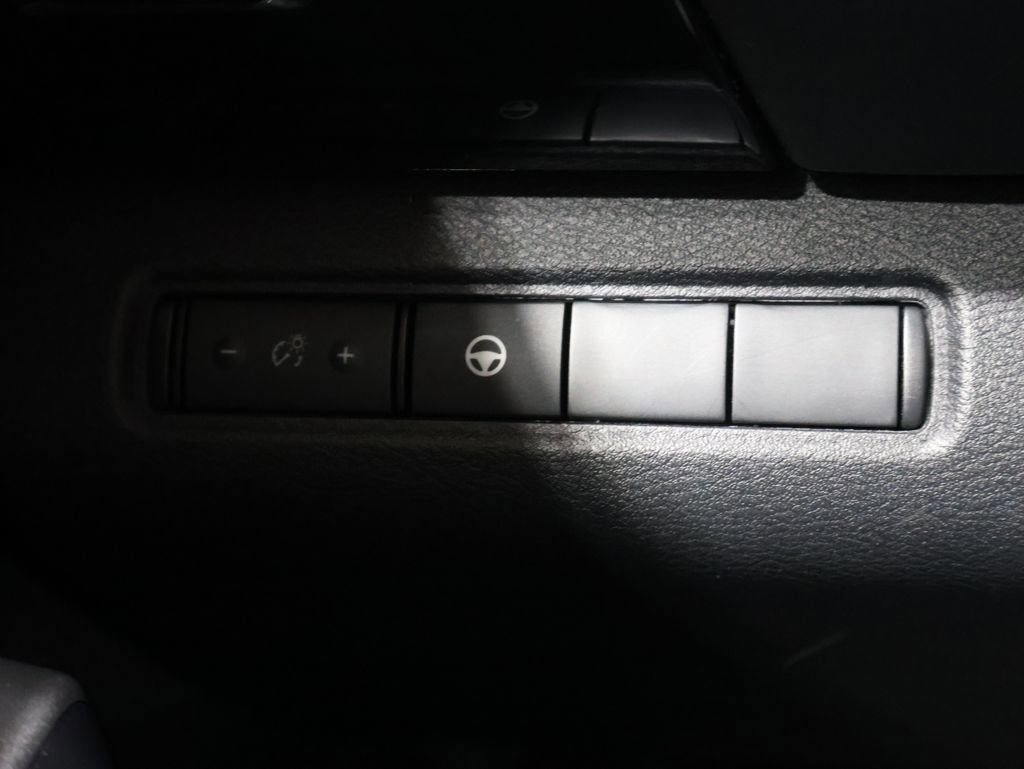 Used 2024 Nissan Pathfinder SV image 31