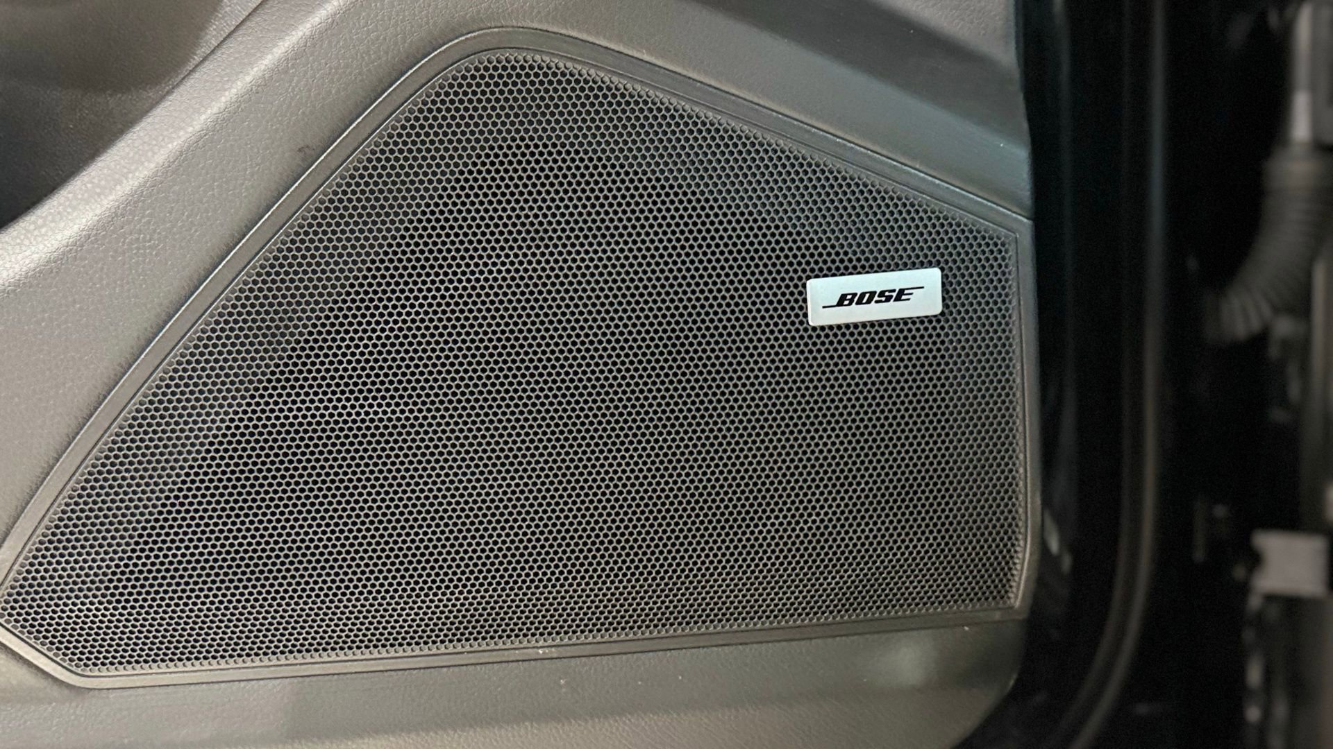 Used 2025 Porsche Cayenne Coupe image 41