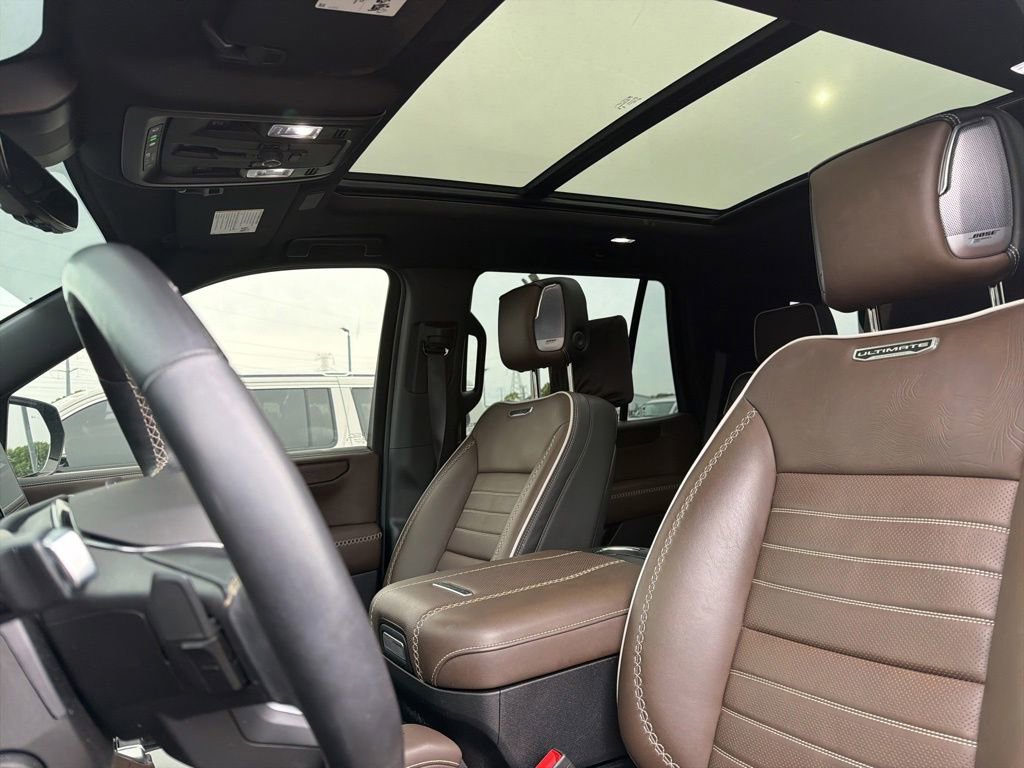 Used 2025 GMC Yukon Denali Ultimate AWD/4WD image 11