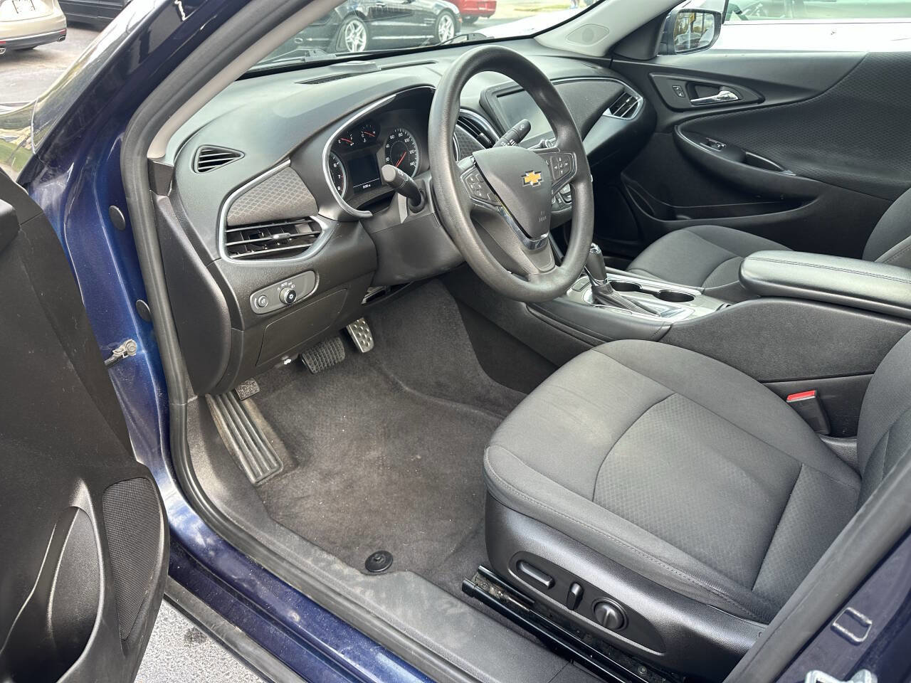 Used 2017 Chevrolet Malibu LT image 7