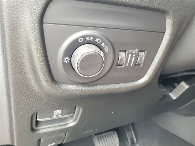 New 2025 Jeep Grand Cherokee Altitude image 24