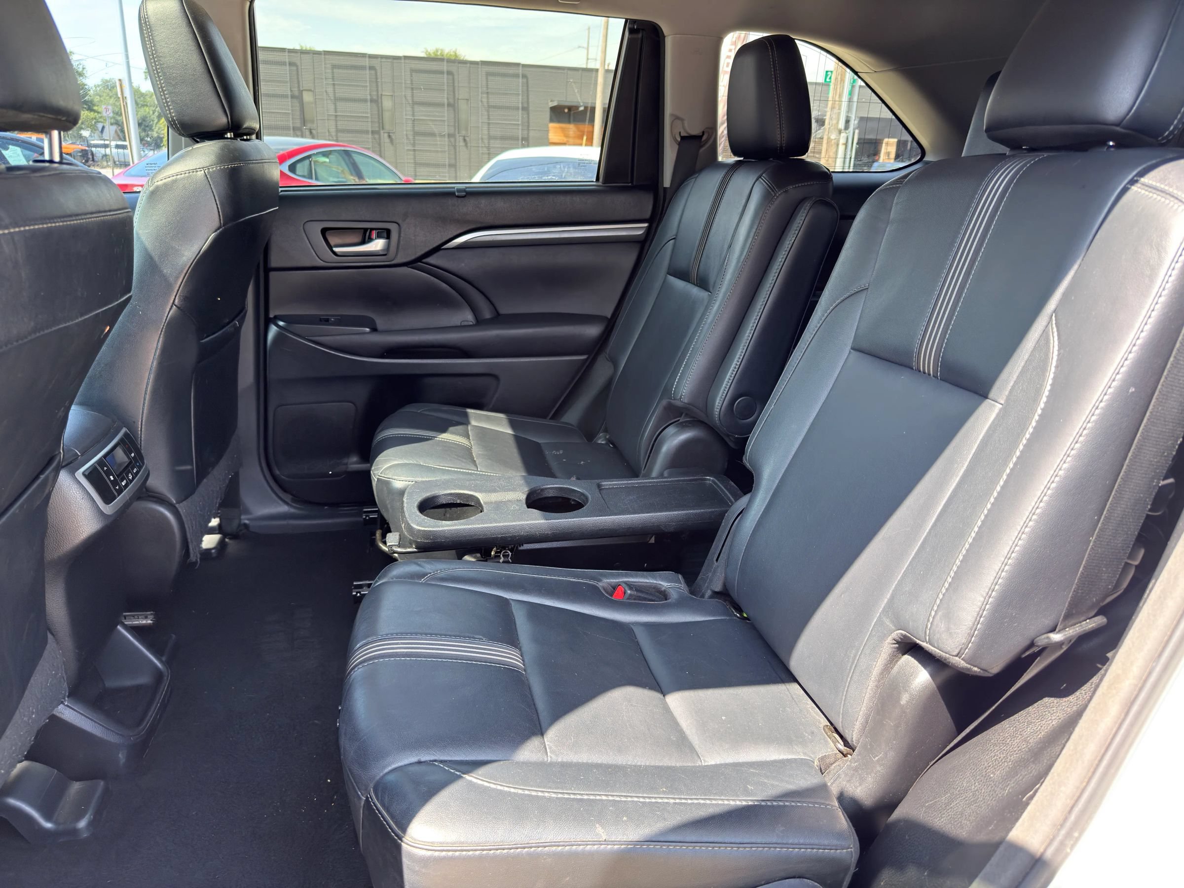 Used 2017 Toyota Highlander XLE FWD image 22