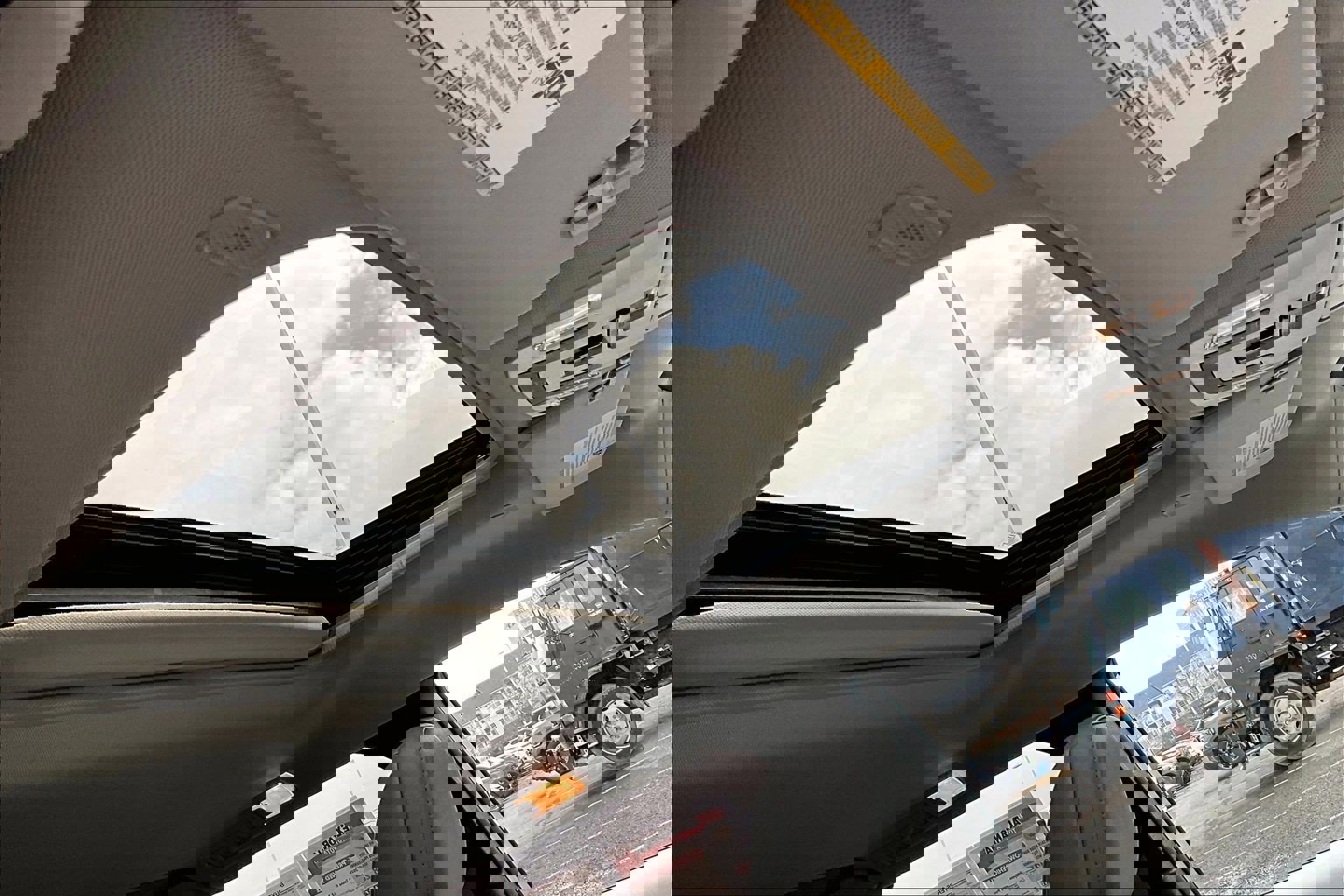 Used 2025 Toyota Sienna XLE w/ XLE Plus Package image 21