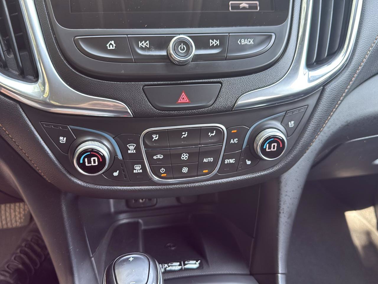 Used 2018 Chevrolet Equinox Premier AWD/4WD image 18