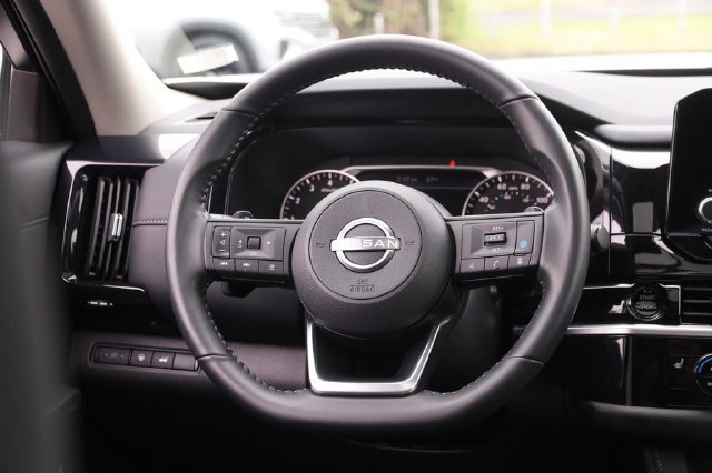 Certified 2025 Nissan Pathfinder SV w/ SV Premium Package FWD image 26