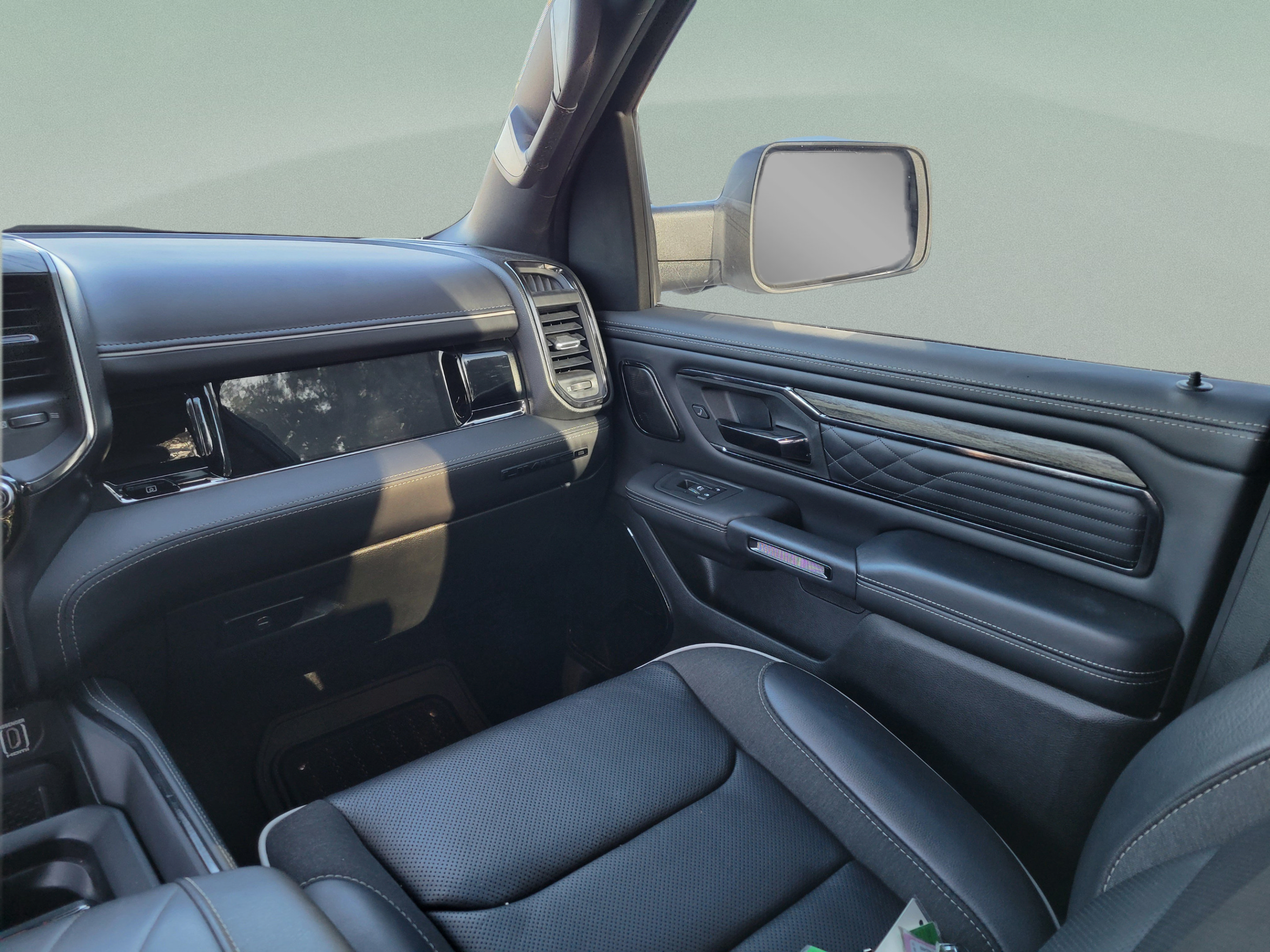 Used 2025 RAM 1500 Limited AWD/4WD image 10