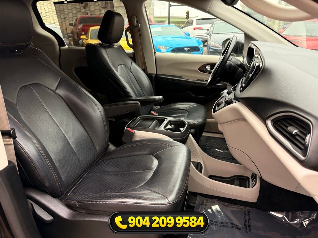 Used 2019 Chrysler Pacifica Touring-L image 33