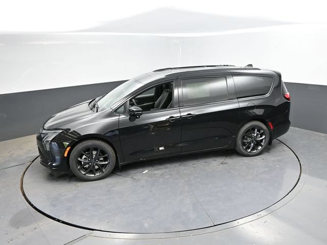 New 2027 Chrysler Pacifica Limited FWD image 45