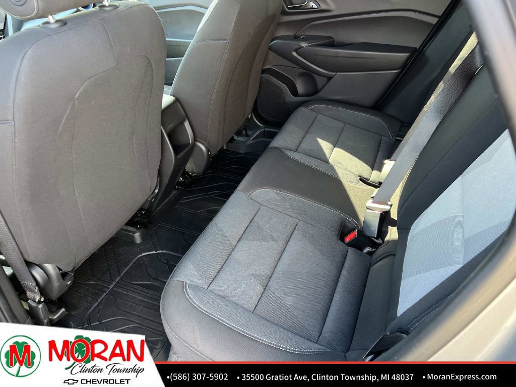 Used 2025 Chevrolet Trax LS w/ LS Convenience Package FWD image 14