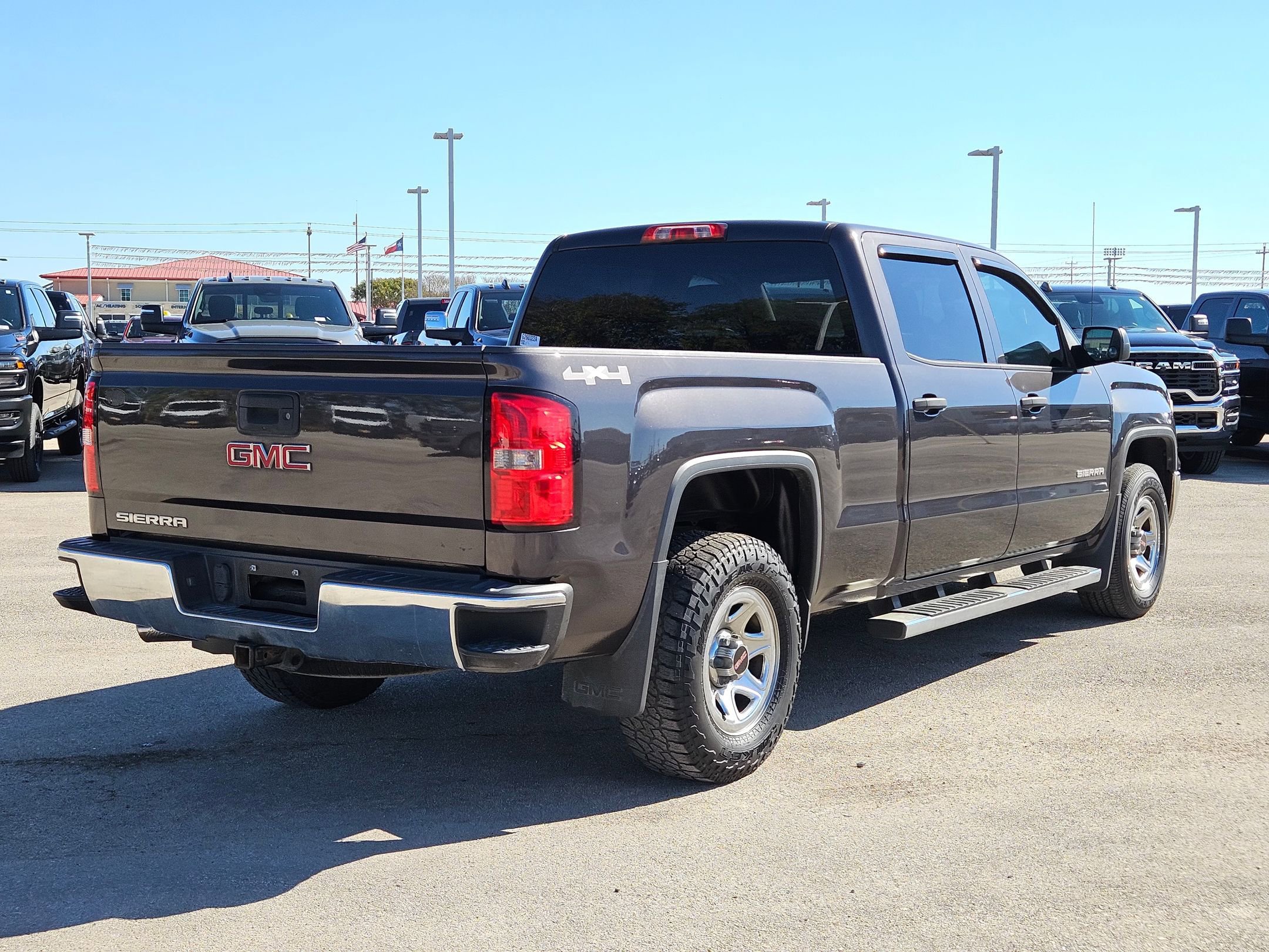 Used 2015 GMC Sierra 1500 4x4 Crew Cab image 3