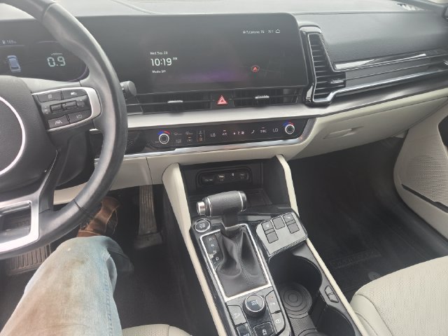 Used 2024 Kia Sportage EX FWD image 2