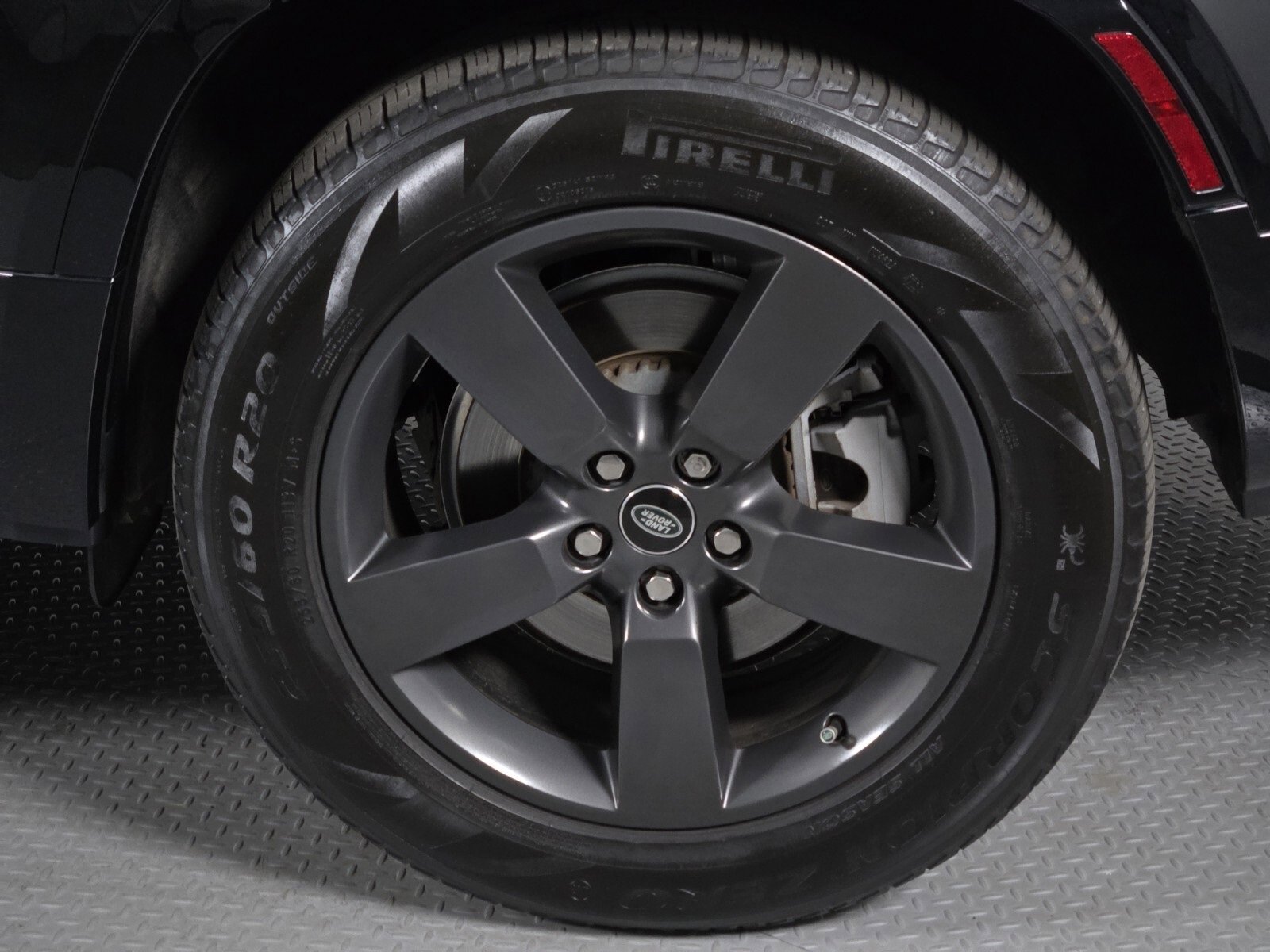 Used 2023 Land Rover Defender 130 X-Dynamic SE image 9