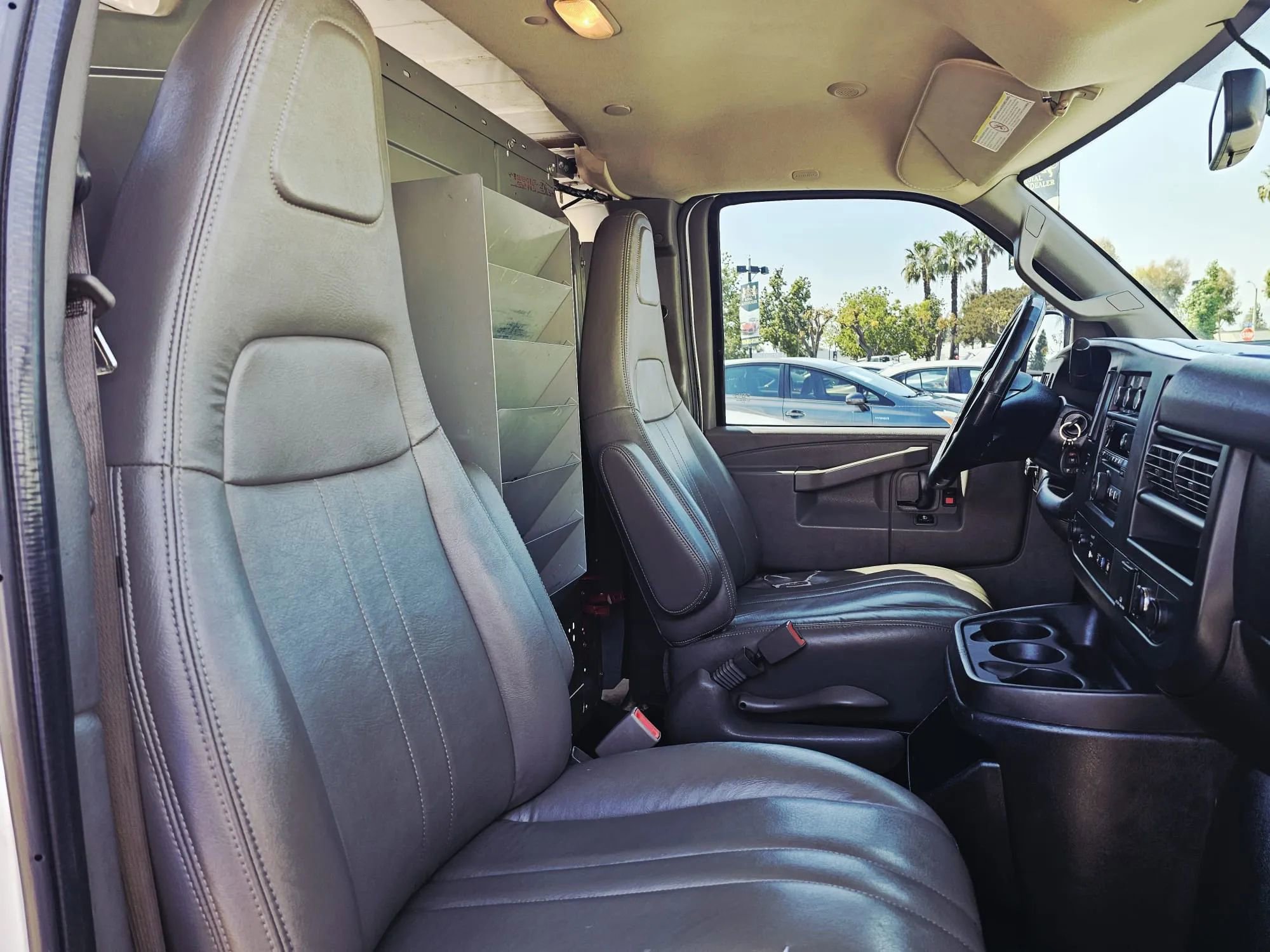 Used 2017 Chevrolet Express 3500 Extended RWD image 16