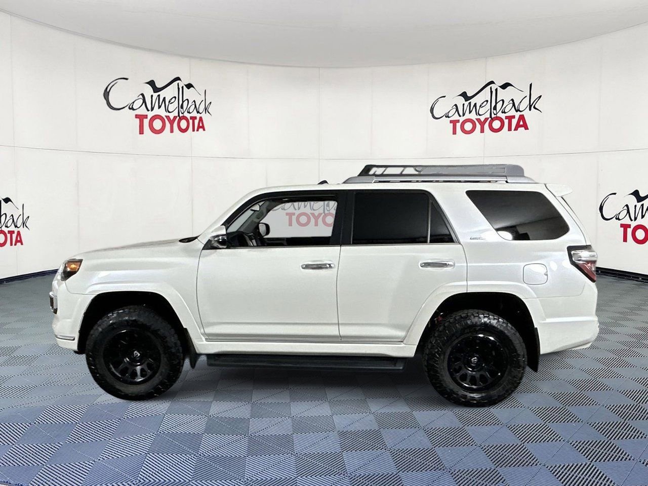 Used 2023 Toyota 4Runner Limited AWD/4WD image 4