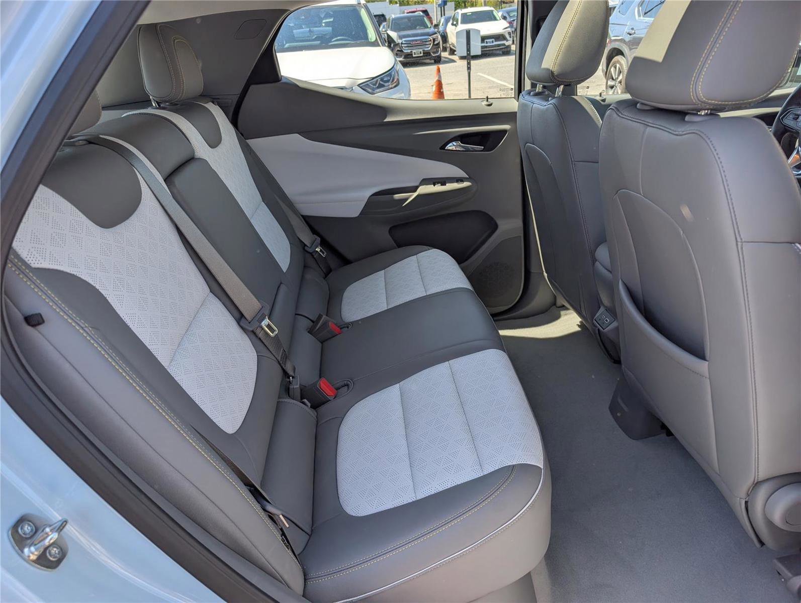 Used 2023 Chevrolet Bolt EUV Premier w/ Sun & Sound Package FWD image 12