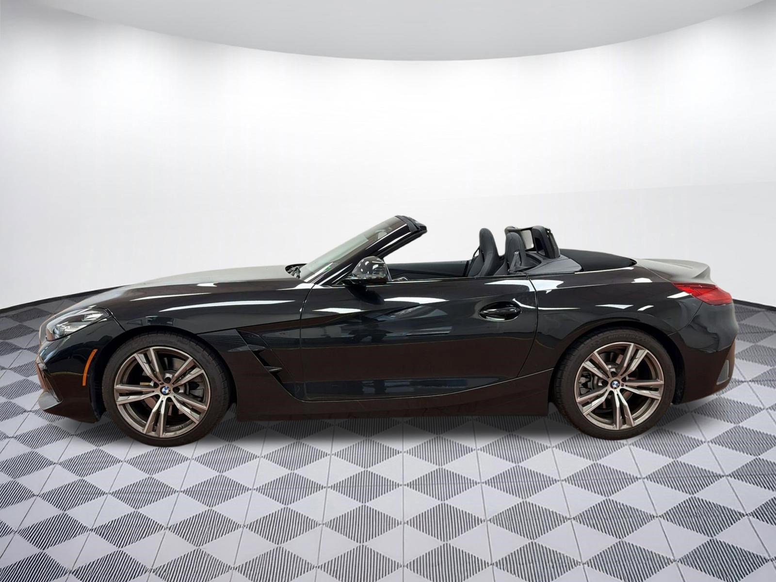 Certified 2023 BMW Z4 sDrive30i w/ Convenience Package image 2