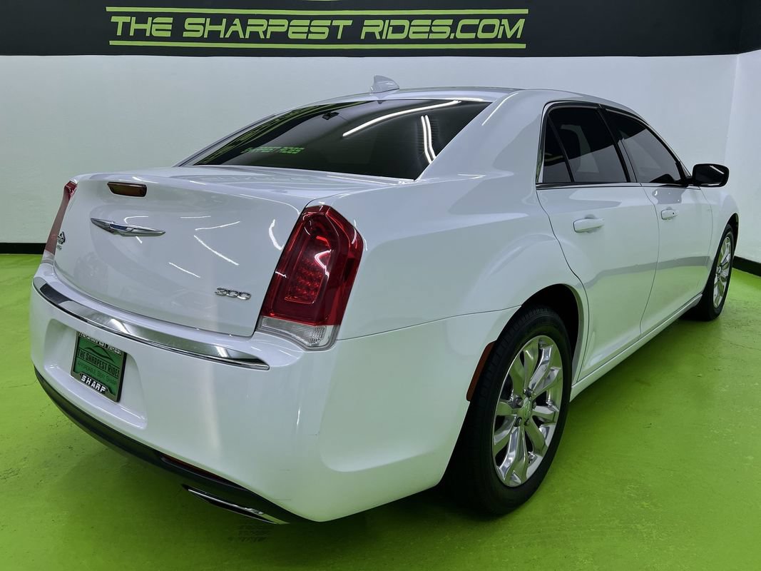 Used 2017 Chrysler 300 Limited AWD/4WD image 10