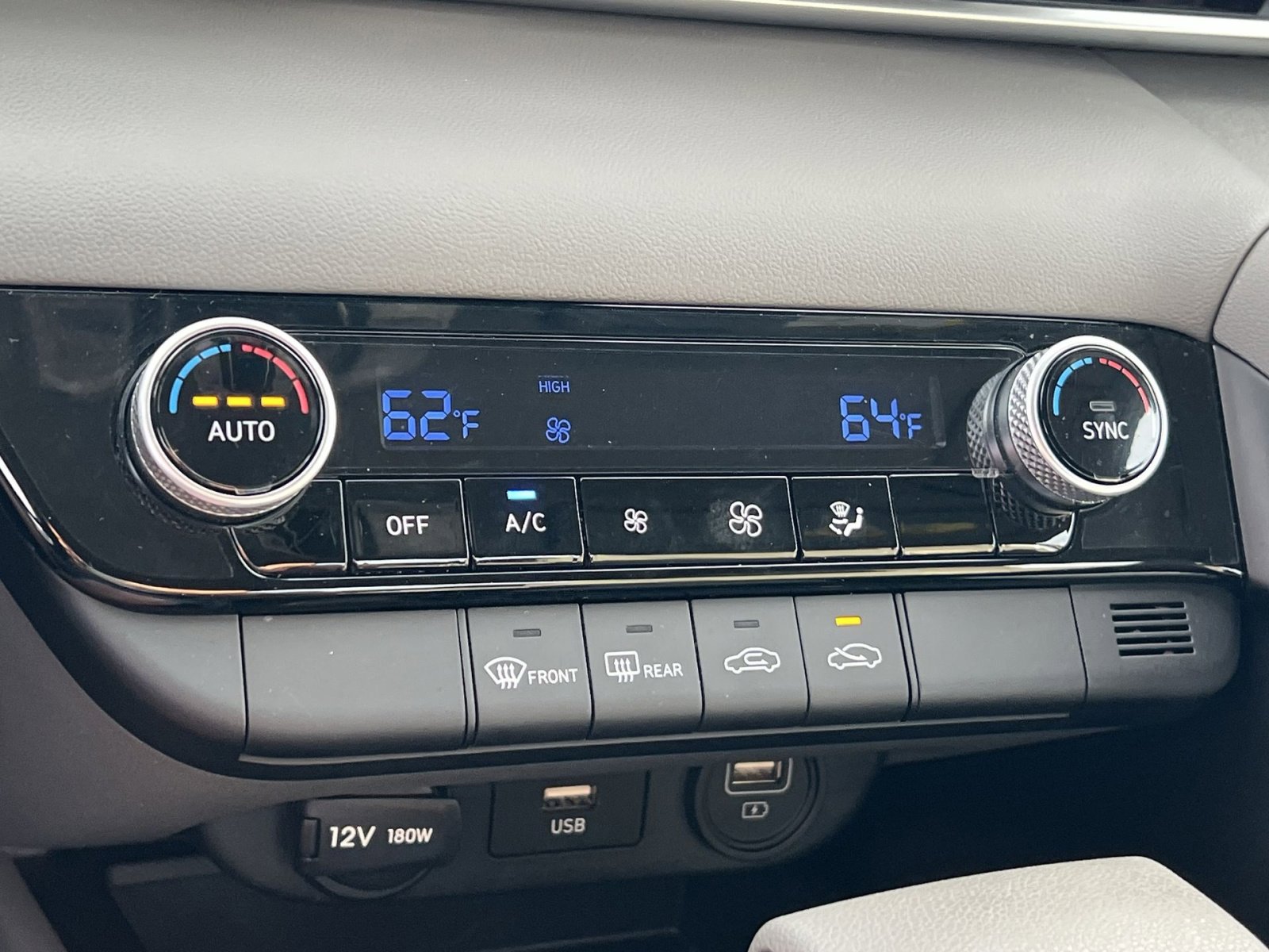 Used 2023 Hyundai Elantra SEL FWD image 28