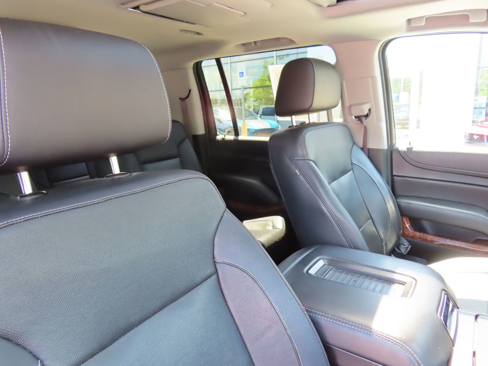 Used 2017 Chevrolet Suburban Premier AWD/4WD image 38