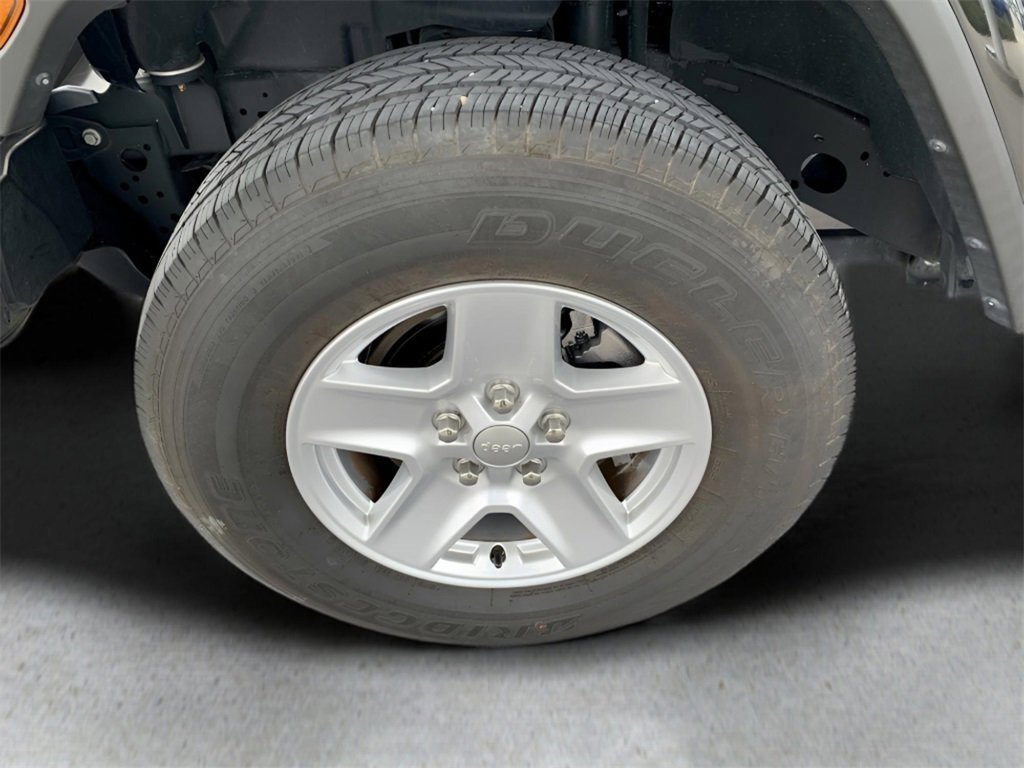 Used 2021 Jeep Gladiator Sport image 10