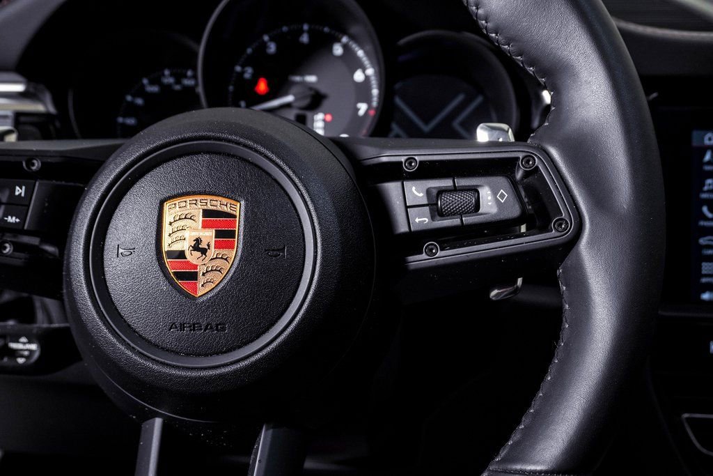 Certified 2025 Porsche Macan image 19