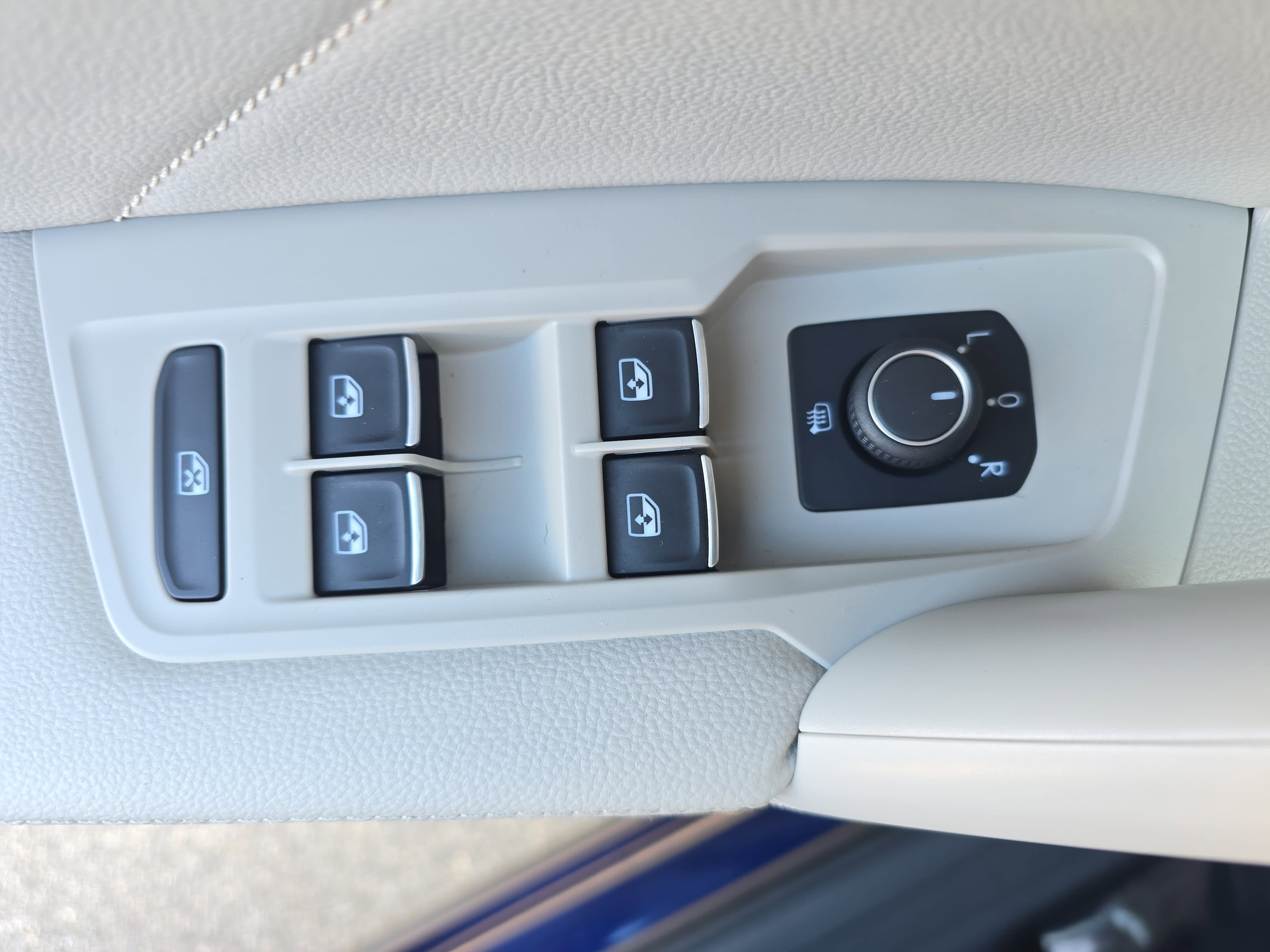 Used 2022 Volkswagen Tiguan SE image 26