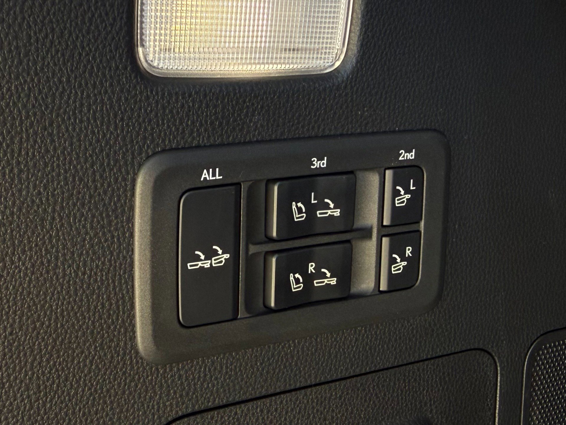 Used 2023 Lexus LX 600 4WD w/ Luxury Package image 59