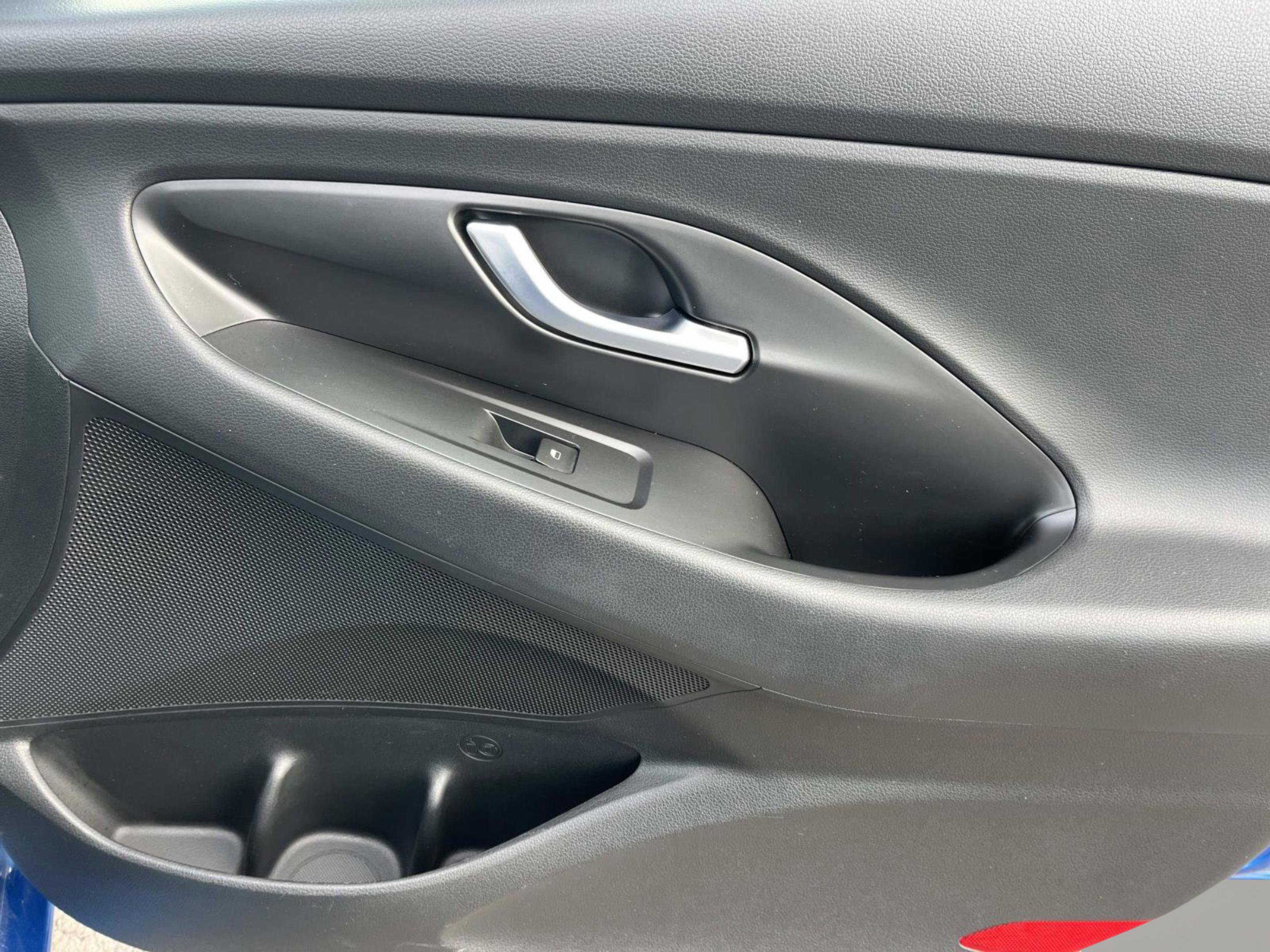 Used 2018 Hyundai Elantra GT image 24