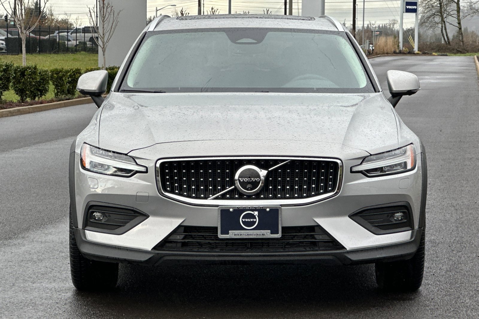 Used 2025 Volvo V60 B5 Cross Country Plus image 8