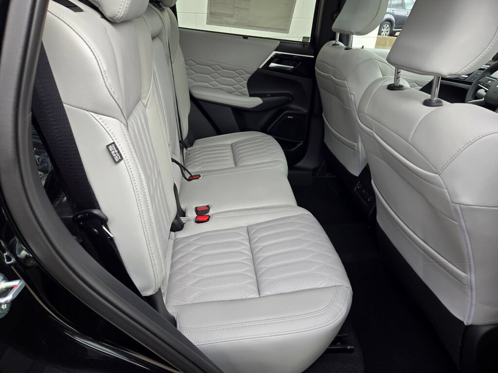 New 2026 Mitsubishi Outlander SEL AWD/4WD image 8