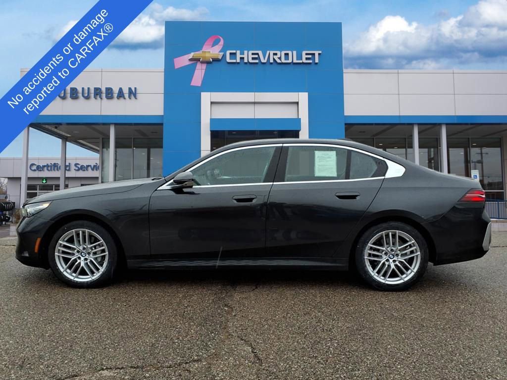 Used 2025 BMW 530i xDrive w/ Premium Package image 7