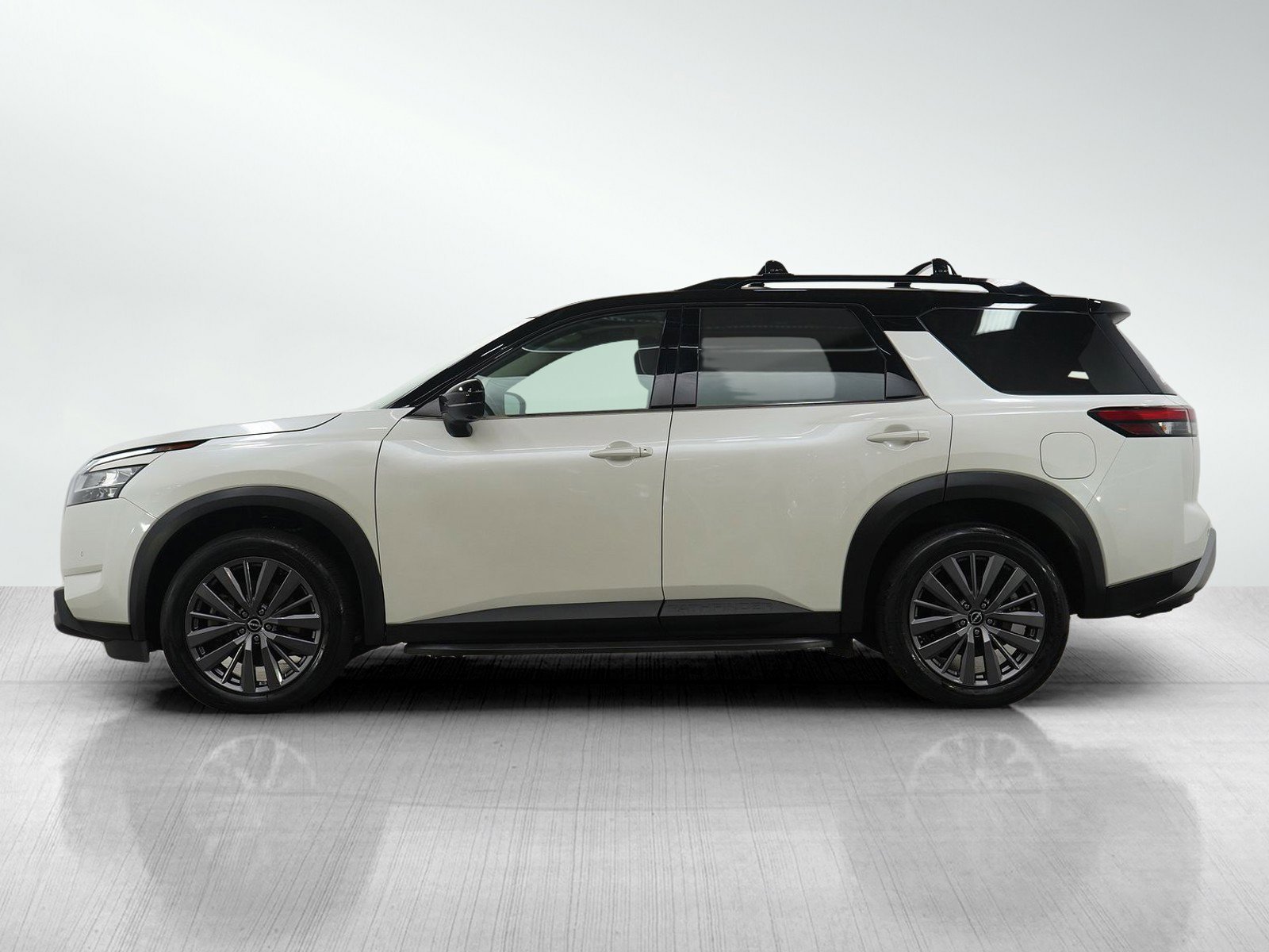 Used 2023 Nissan Pathfinder SL w/ SL Premium Package image 2