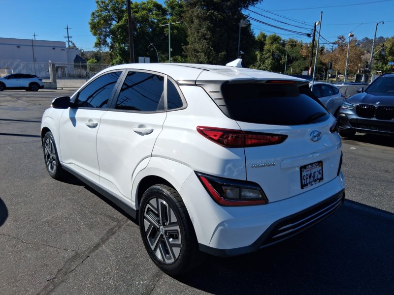 Used 2022 Hyundai Kona SEL w/ Convenience Package FWD image 4