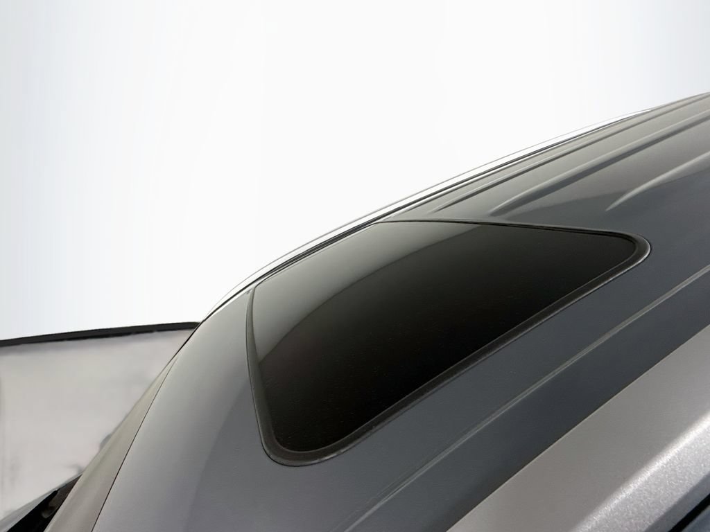 Used 2022 Toyota Highlander XLE FWD image 19
