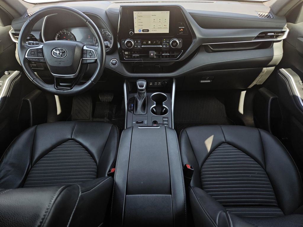 Used 2023 Toyota Highlander XSE FWD image 20