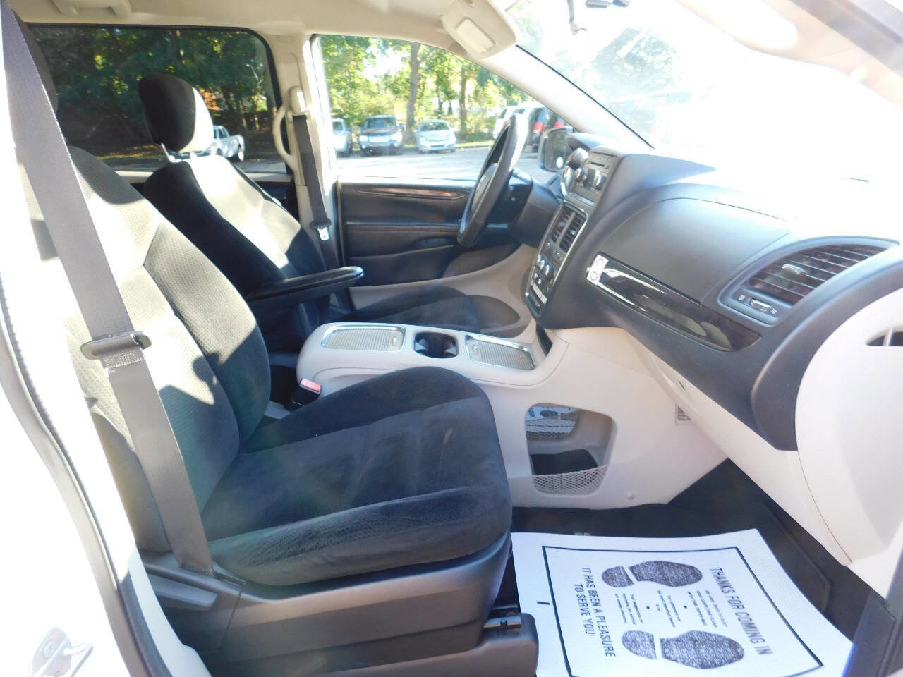 Used 2016 Dodge Grand Caravan SXT image 27