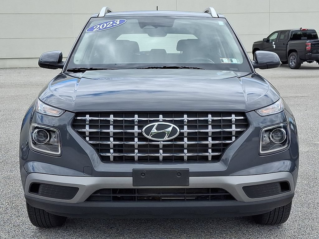 Used 2023 Hyundai Venue SEL w/ Cargo Package FWD image 5