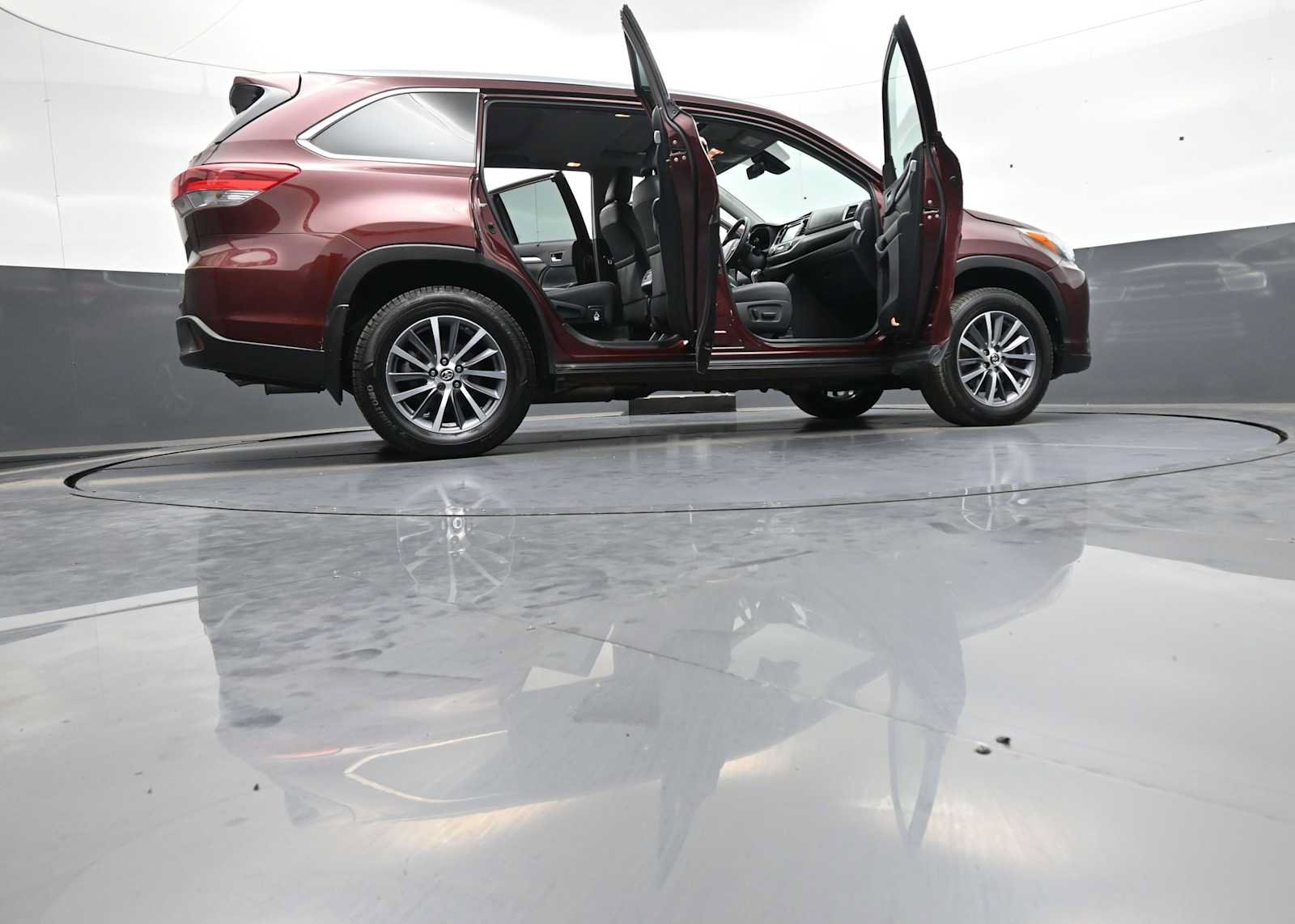 Used 2019 Toyota Highlander XLE w/ Protection Package #3 AWD/4WD image 49