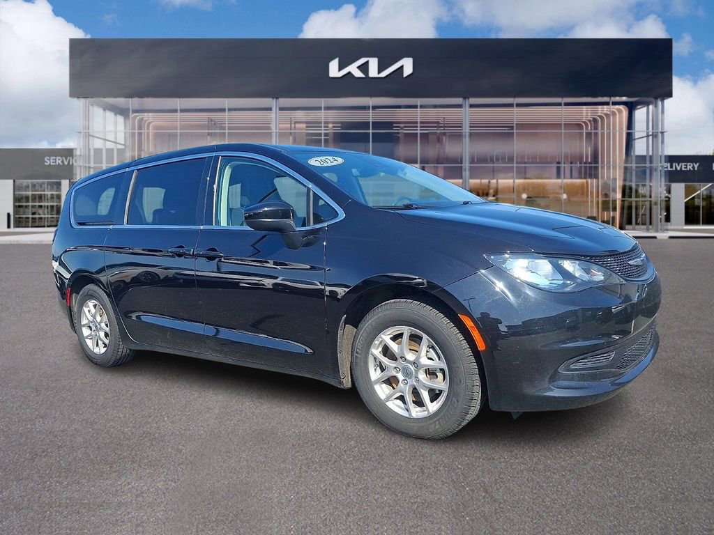 Used 2024 Chrysler Voyager LX image 1