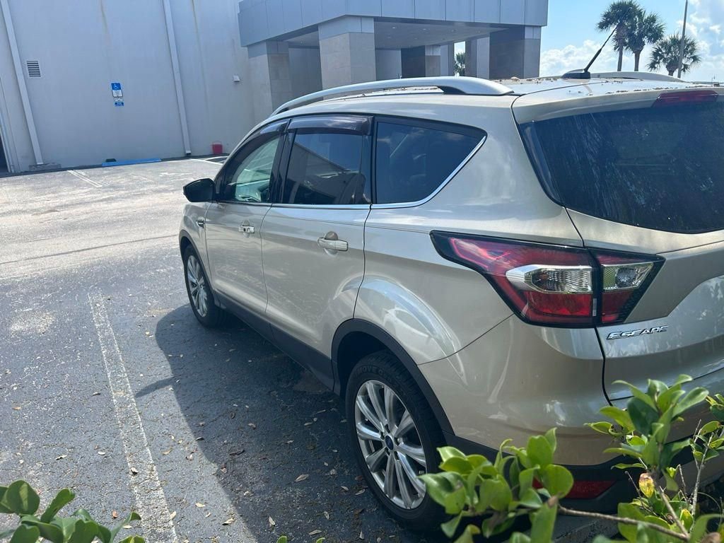 Used 2017 Ford Escape Titanium image 5