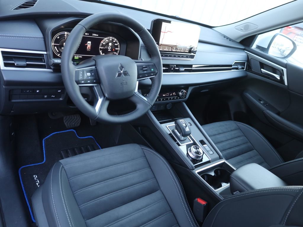 New 2025 Mitsubishi Outlander SE image 30
