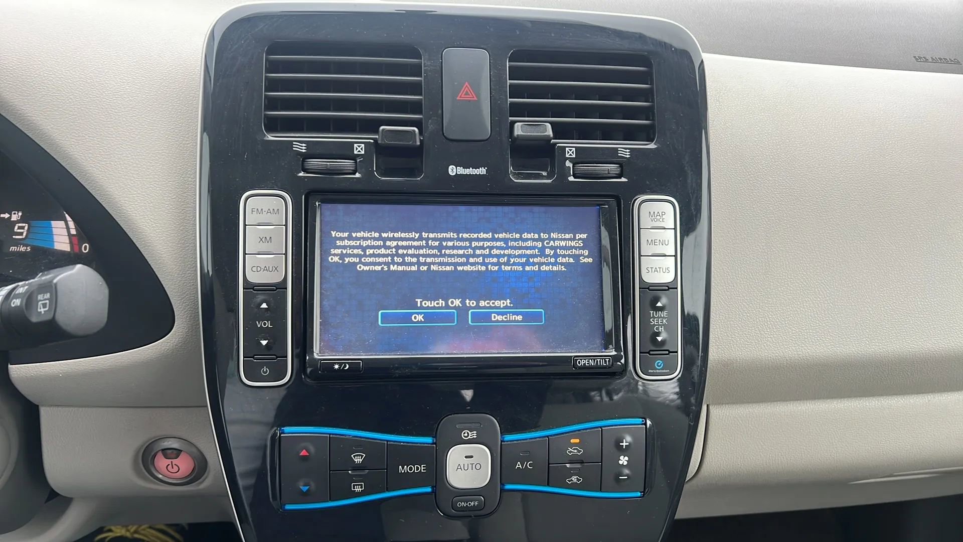 Used 2011 Nissan Leaf SL image 21