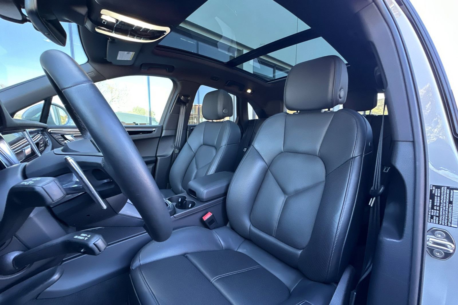 Used 2025 Porsche Macan image 5