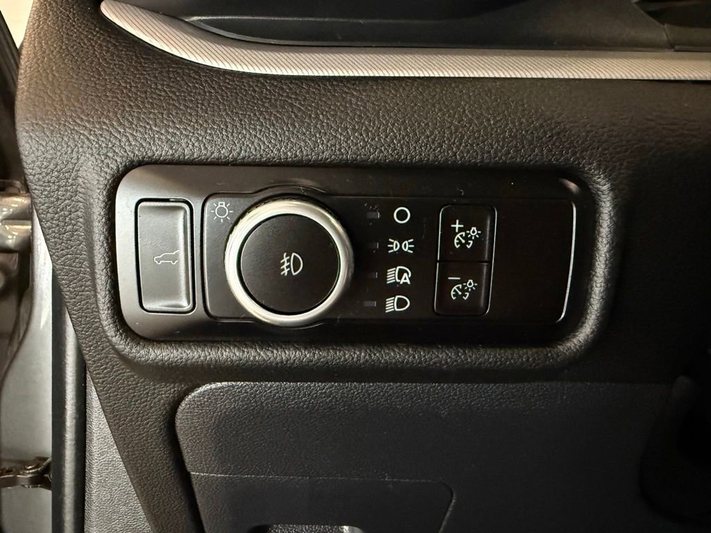 Used 2023 Ford Explorer XLT w/ Equipment Group 202A AWD/4WD image 24