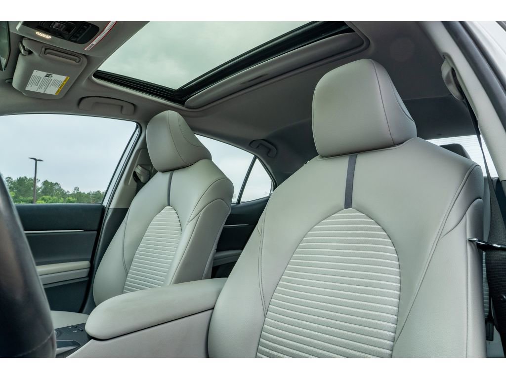 Used 2022 Toyota Camry SE w/ Cold Weather Package FWD image 13