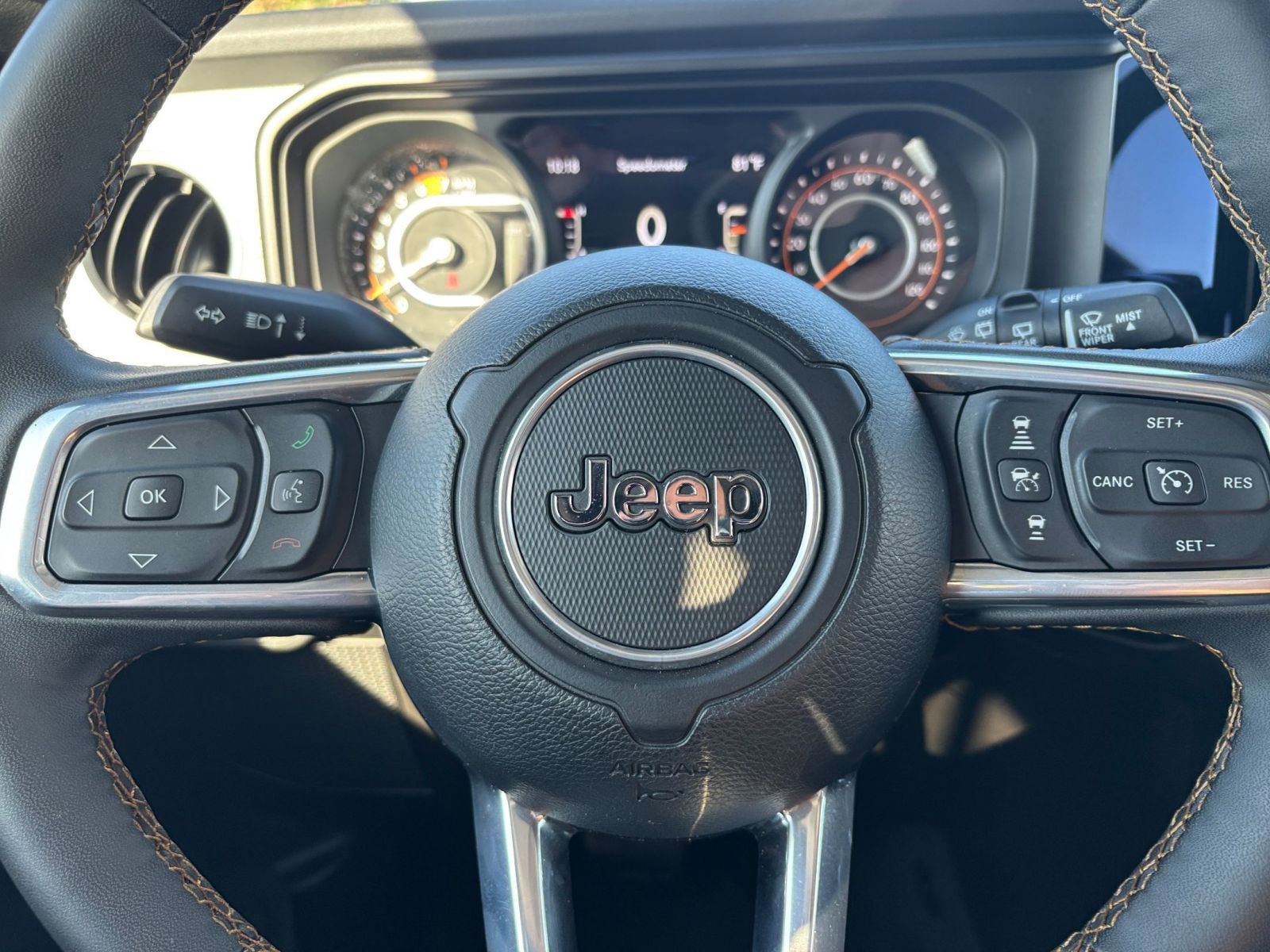 Used 2025 Jeep Wrangler Sahara image 27