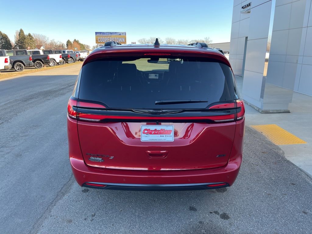 New 2026 Chrysler Pacifica Select w/ S Appearance Package image 6
