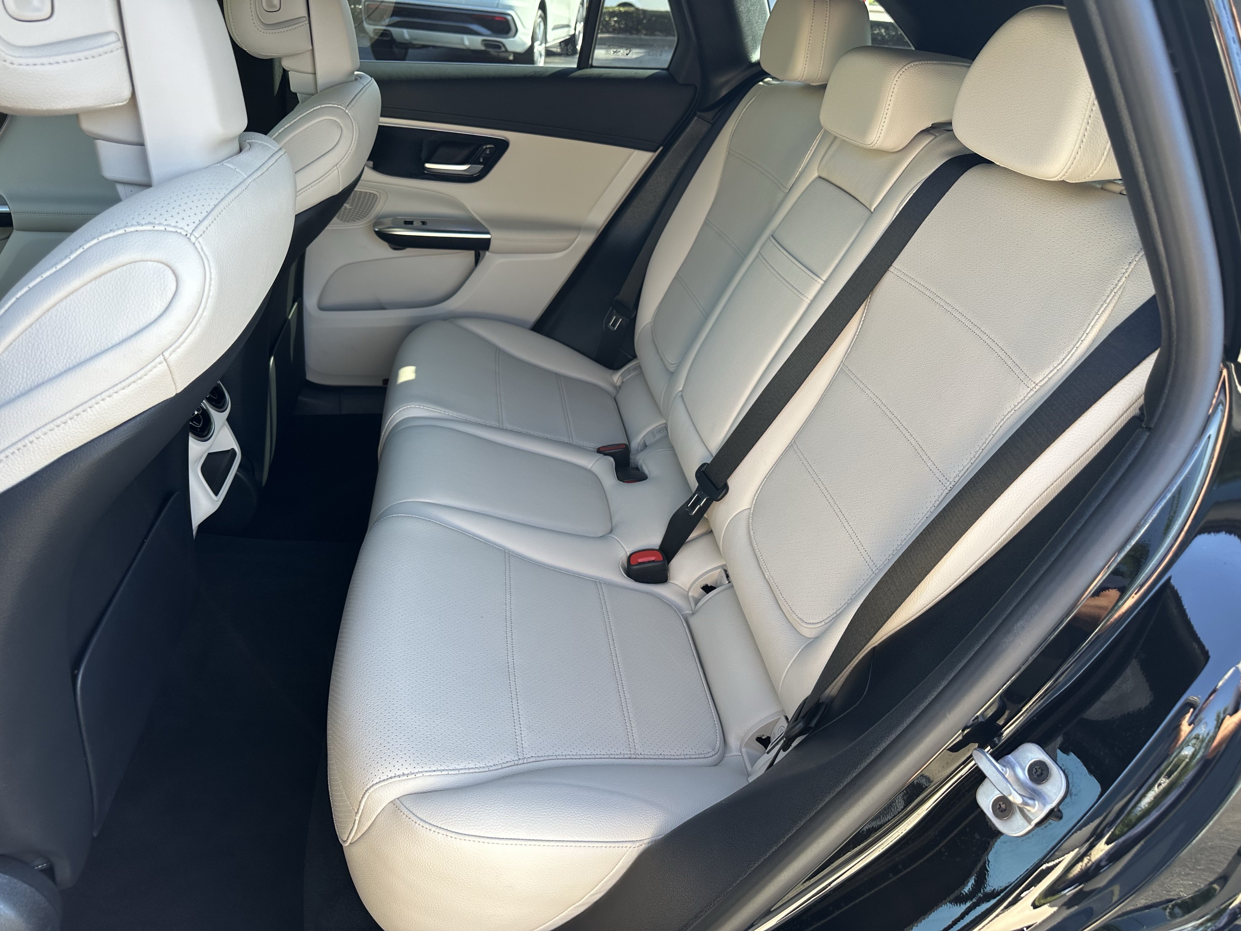 Used 2024 Mercedes-Benz GLC 300 4MATIC image 19